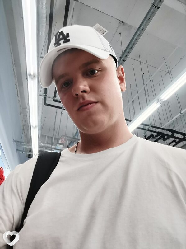 Артем, 26, Северске — анкета №765640