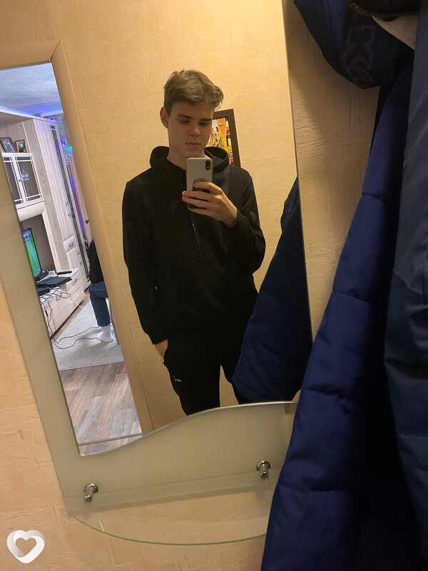 Артём, 22, Екатеринбурге — анкета №1306976