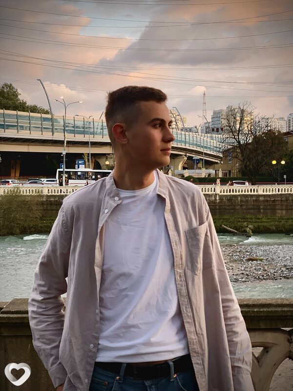 Артём, 21, Сочи — анкета №780179