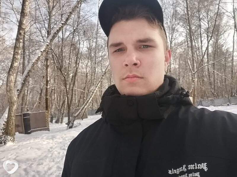 Максим, 21, Москве — анкета №794358