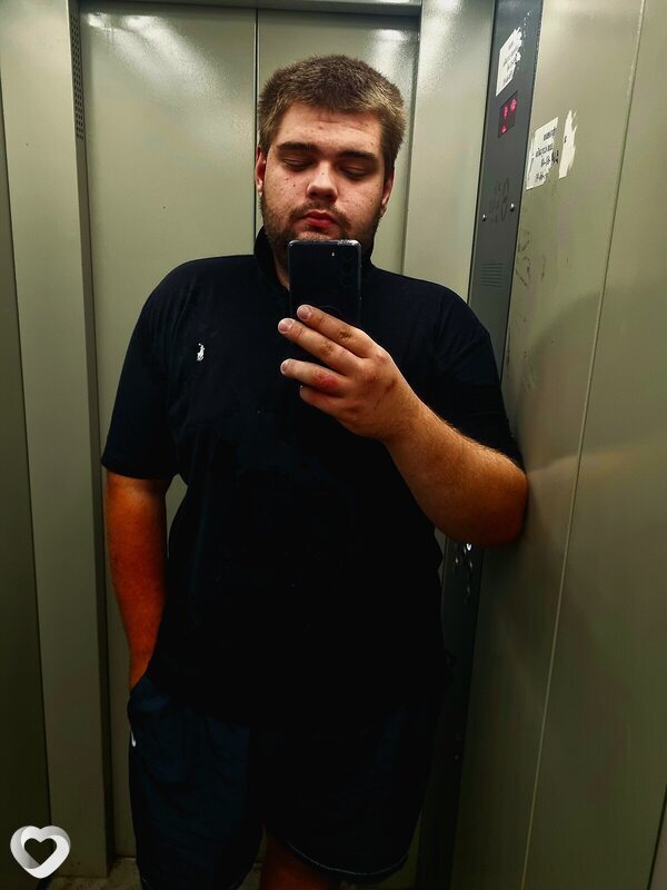 Максим, 21, Павловск (Воронежская Обл) — анкета №800897