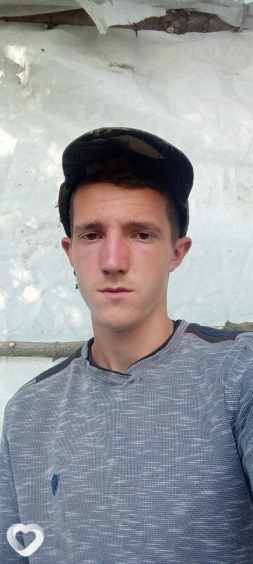 Максим, 21, Михайловка (Волгоградская Област — анкета №802729
