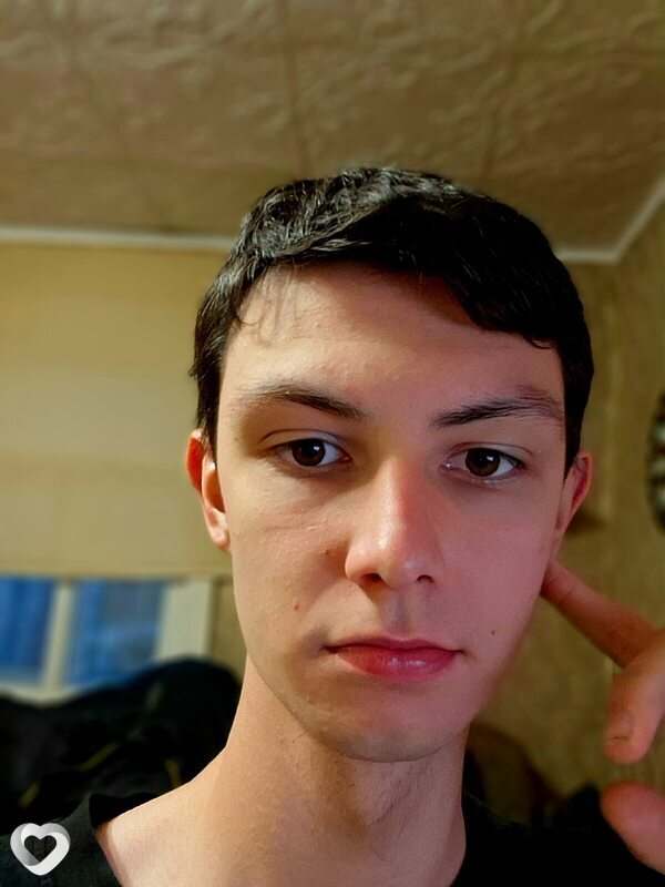 Антон, 21, Энгельсе — анкета №804236