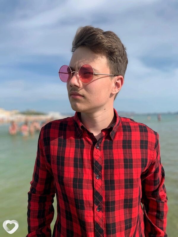 Антон, 21, Уссурийске — анкета №806634