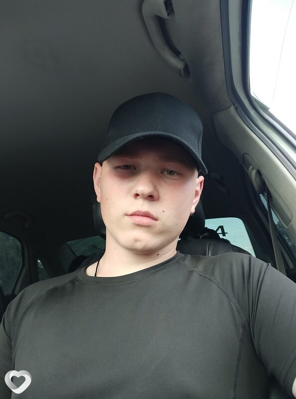 Саша, 21, Шахтах — анкета №809283