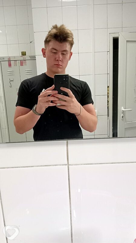 Артем, 21, Барнауле — анкета №812140
