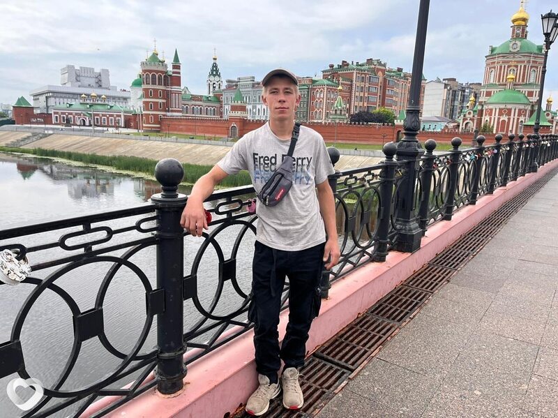 Артём, 25, Кирове — анкета №812357