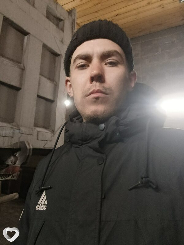 Максим, 26, Черногорске — анкета №812477