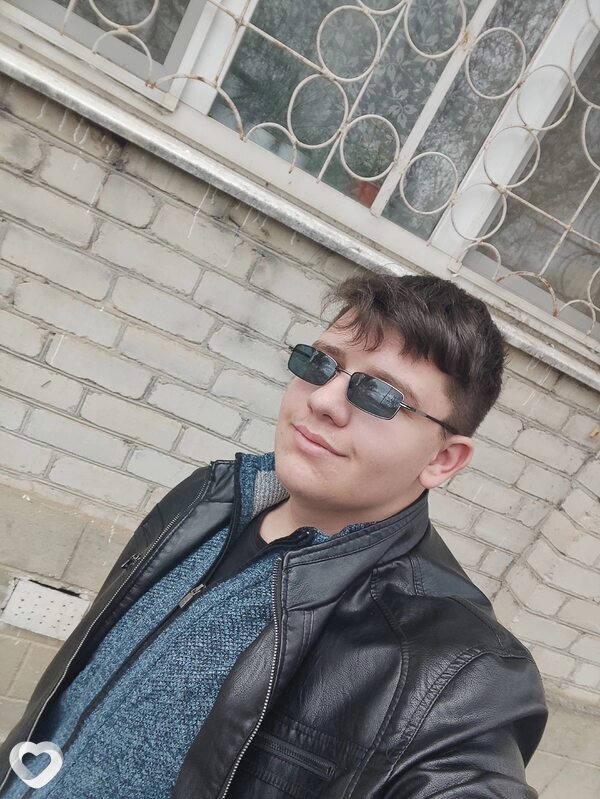 Леша, 21, Москве — анкета №818227