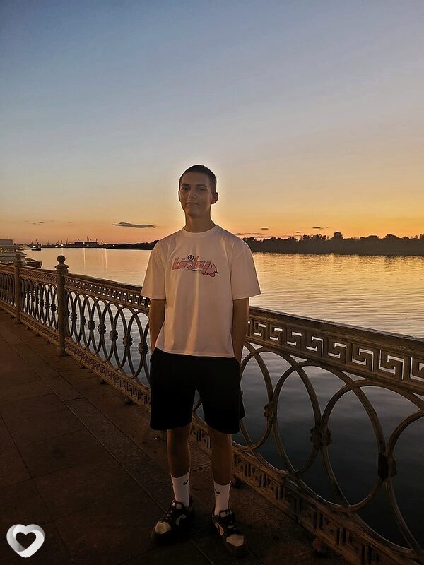 Артем, 21, Москве — анкета №821583
