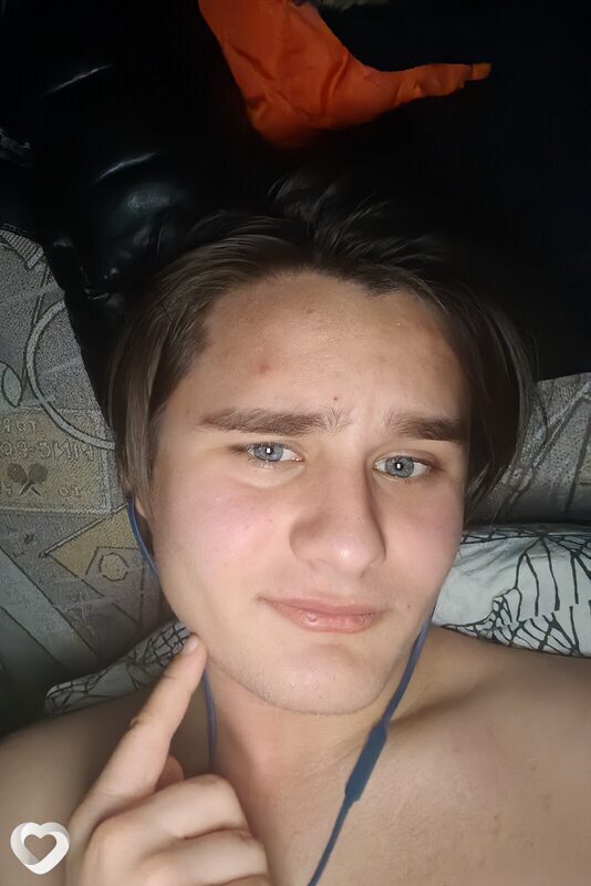 Антон, 21, Горно-Алтайске — анкета №824862
