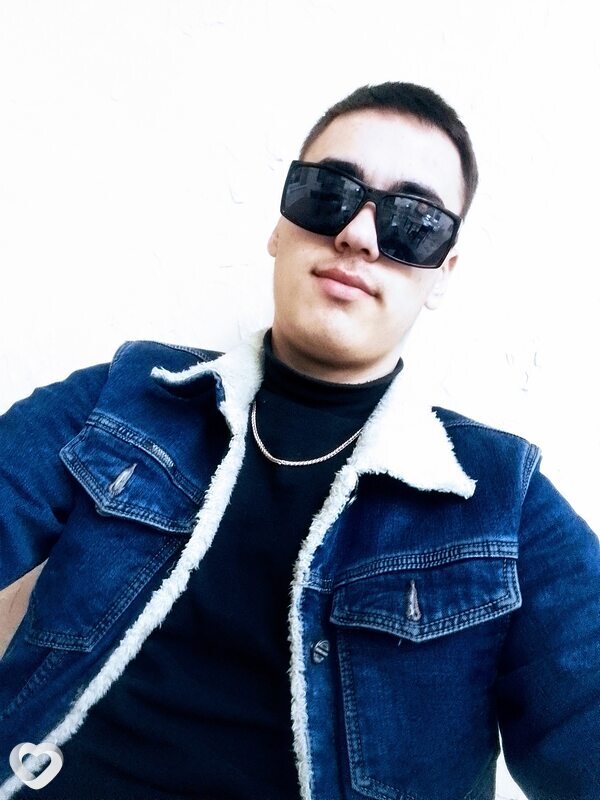 Глеб, 24, Барнауле — анкета №826002