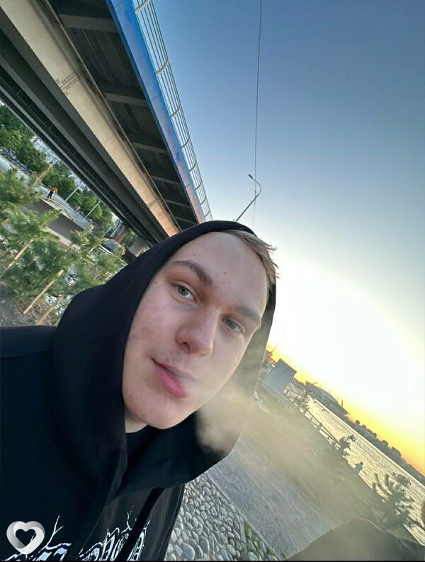 Юра, 21, Москве — анкета №826823
