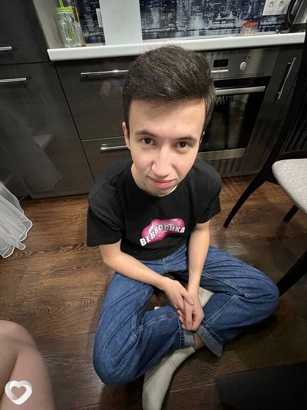 Максим, 23, Москве — анкета №831718