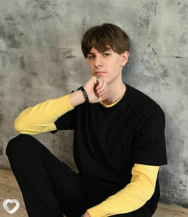 Максим, 21, Москве — анкета №837957