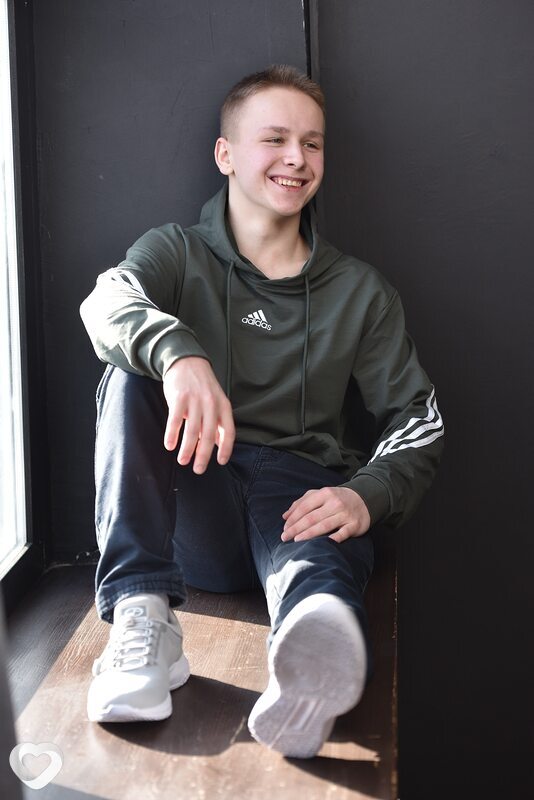 Максим, 21, Барнауле — анкета №838507