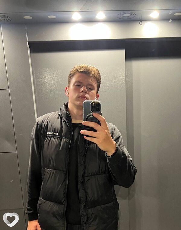 Иван, 21, Москве — анкета №839364