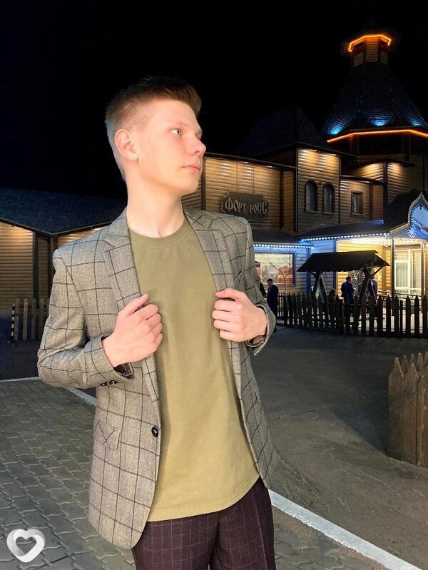 Артем Юрьевич, 22, Москве — анкета №848311