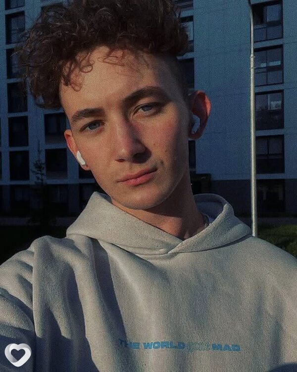 Артём, 21, Москве — анкета №856406