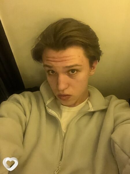 Боря, 21, Москве — анкета №857233
