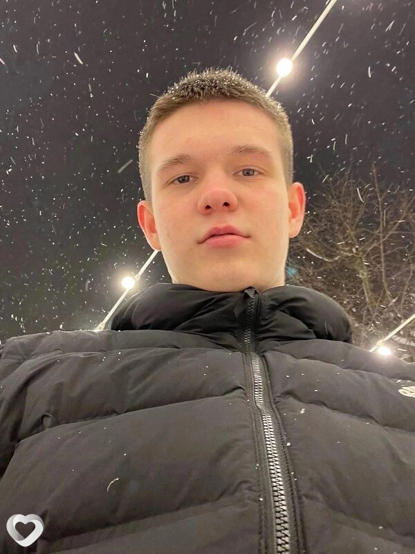Максим, 23, Москве — анкета №859146