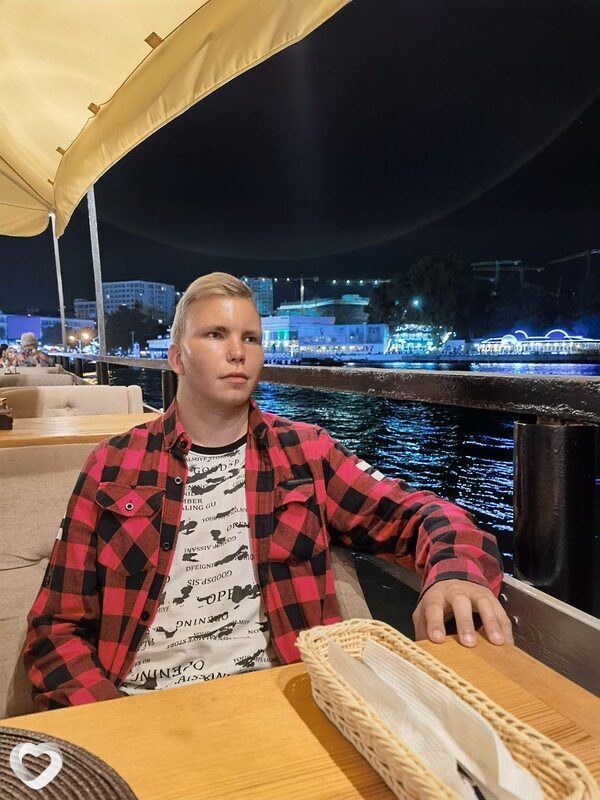 Иван, 21, Москве — анкета №859479