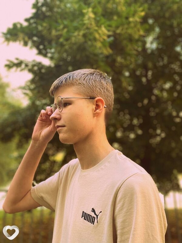Михаил, 21, Москве — анкета №869475