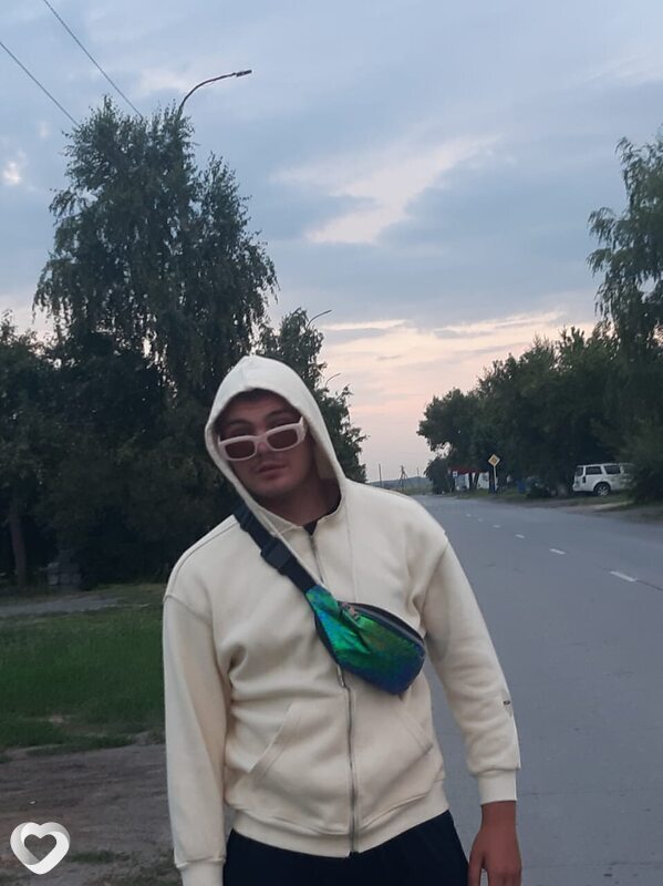Кирилл, 21, Омске — анкета №869747