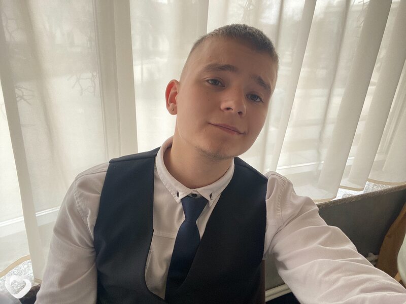 Артем, 21, Москве — анкета №874154