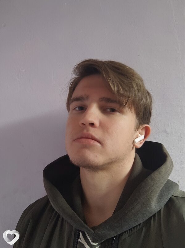 Максим, 21, Москве — анкета №874651
