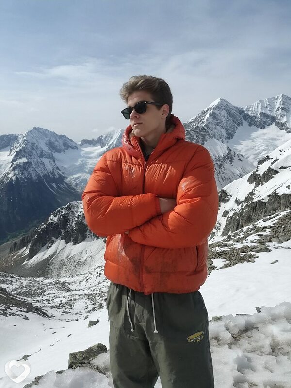 Артём, 21, Москве — анкета №876487