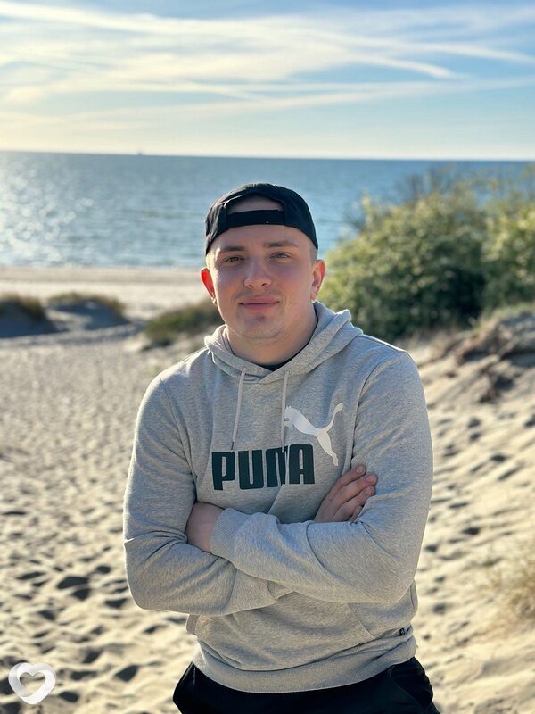 Александр, 24, Каменске-Уральском — анкета №880276