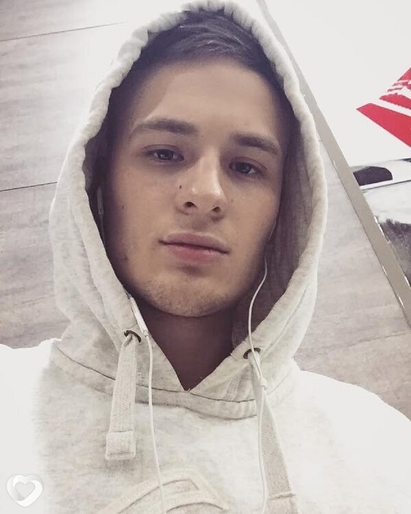 Ярослав, 21, Москве — анкета №881260