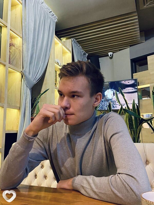 Азат, 22, Москве — анкета №881376