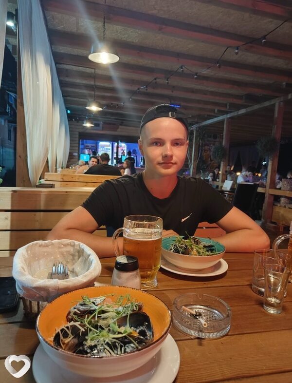 Максим, 22, Москве — анкета №883711