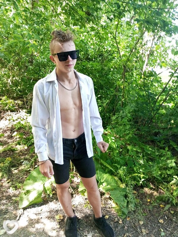 Артём, 21, Лисках — анкета №888665