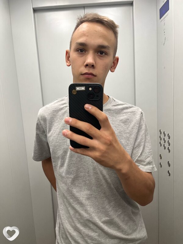 Михаил, 21, Москве — анкета №895973