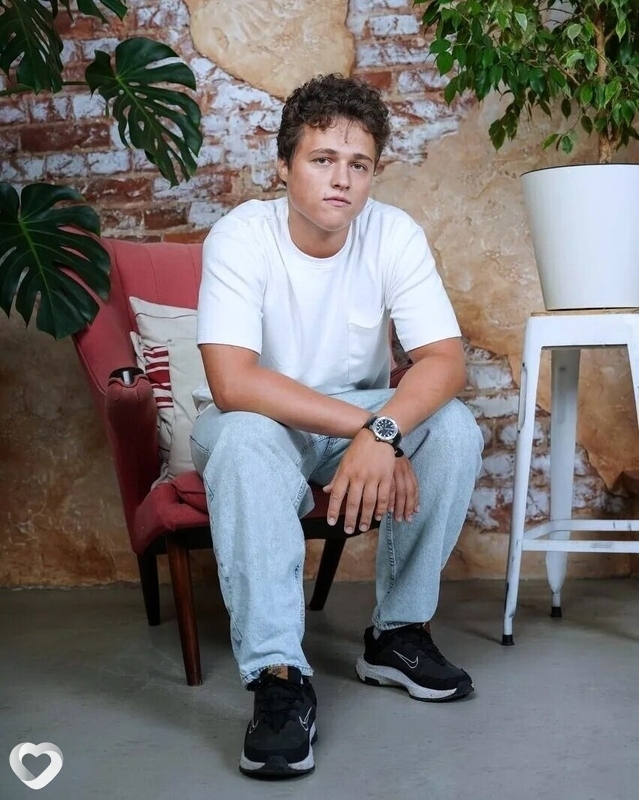Михаил, 22, Москве — анкета №896610