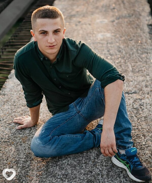 Виктор, 27, Нежине — анкета №898523