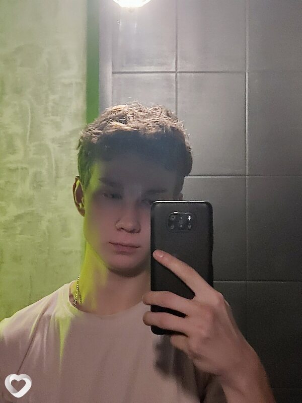 Толя, 20, Москве — анкета №901342