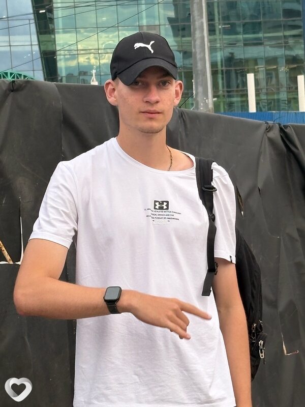 Денис, 21, Москве — анкета №909137