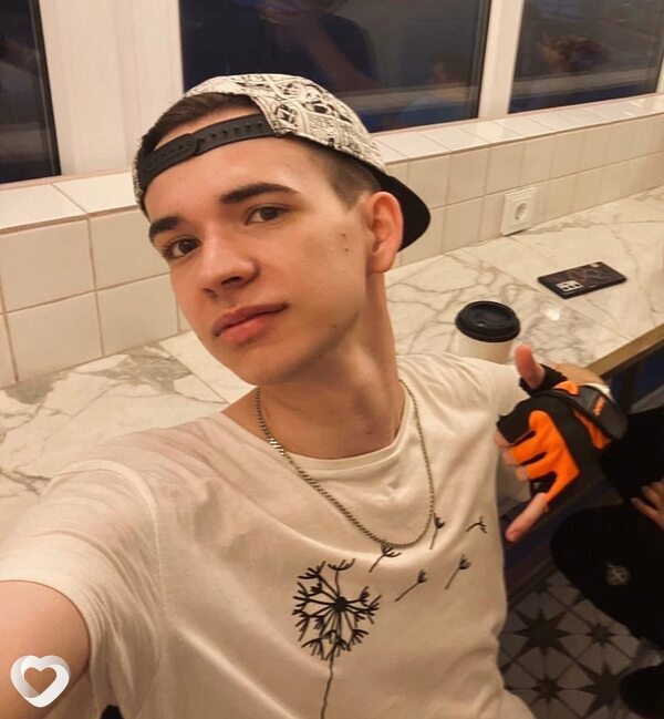 Алёша, 21, Москве — анкета №910710