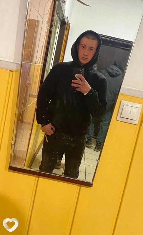 Виктор, 21, Омске — анкета №913921