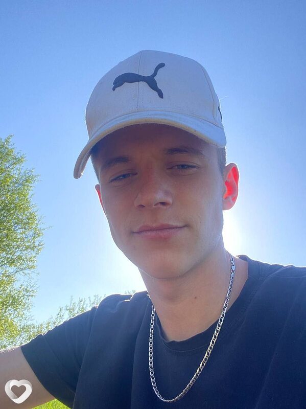 Анатолий, 21, Москве — анкета №914482