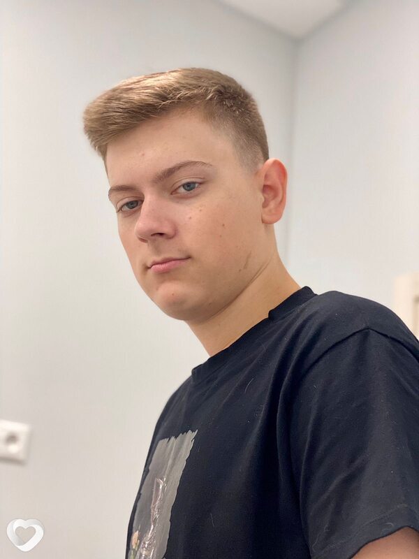 Михаил, 22, Москве — анкета №923057