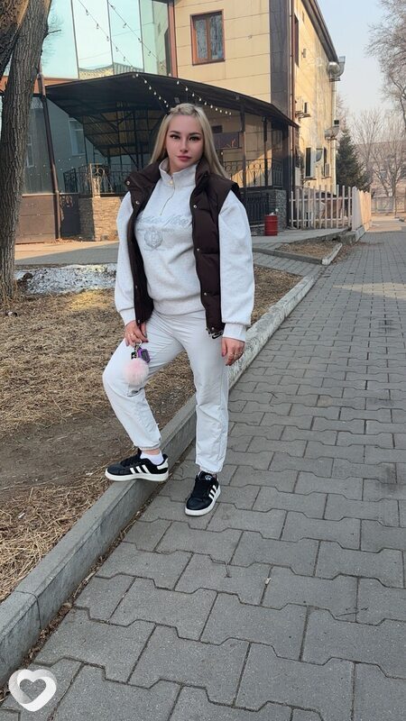 Олеся, 23, Уссурийске — анкета №923481