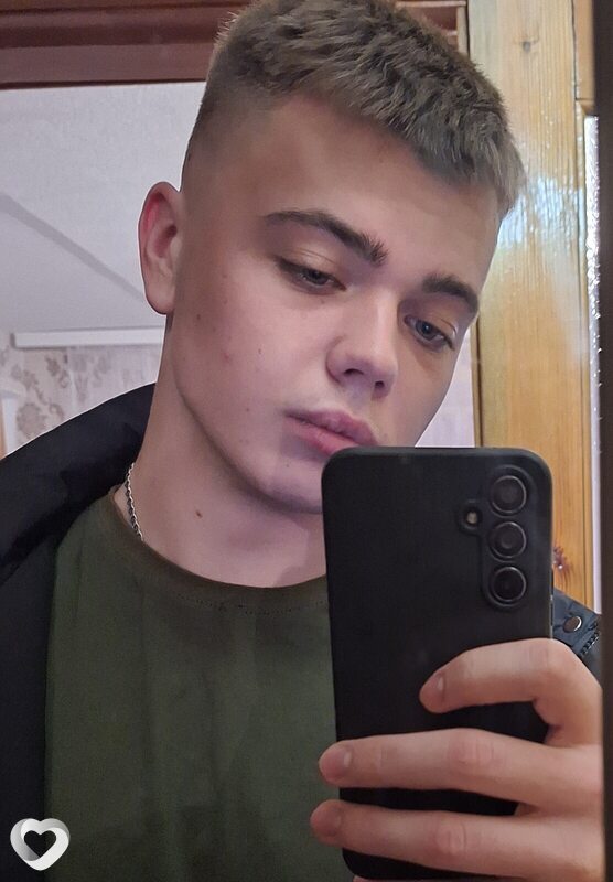 Артём, 21, Раменском — анкета №929526