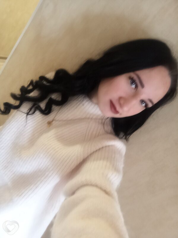 Карина, 21, Барнауле — анкета №936234