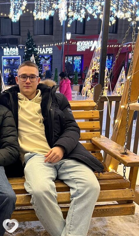 Юрий, 21, Москве — анкета №944144