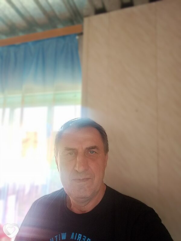 Максим, Родино